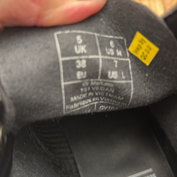 DR. MARTENS 101 VEGAN 6 HOLE BOOT BLACK SIZE 6 MENS 7 WOMENS - Picture 3 of 5